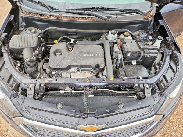 2018 CHEVROLET EQUINOX LT (1LT) — Engine bay