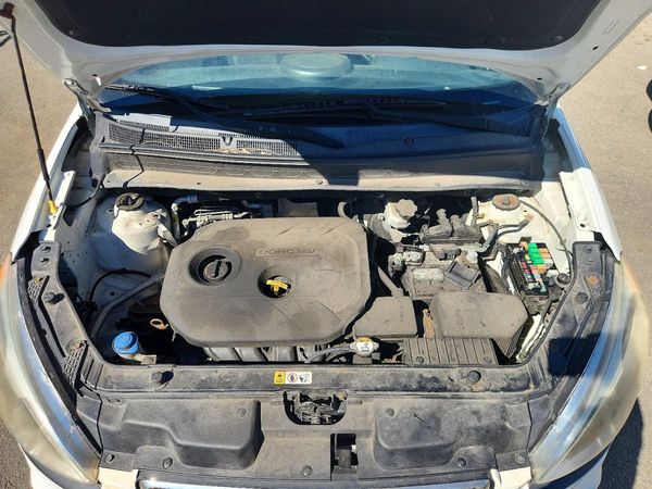 2013 KIA SOUL All Trims — Engine bay
