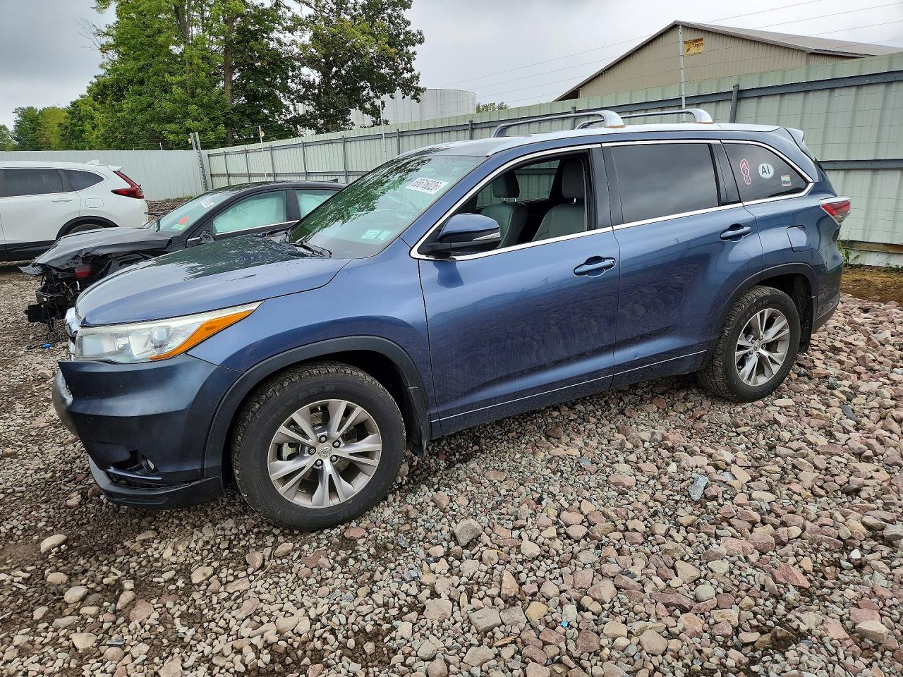 2015 TOYOTA HIGHLANDER — Front 3/4