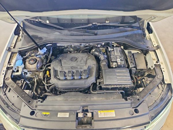 2023 VOLKSWAGEN TIGUAN SE — Engine bay