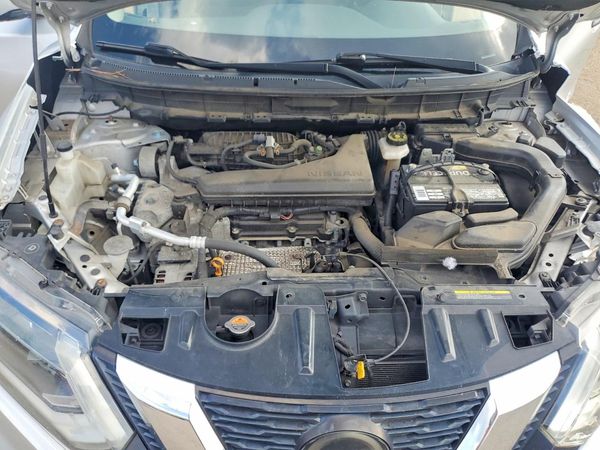 2018 NISSAN ROGUE — Engine bay