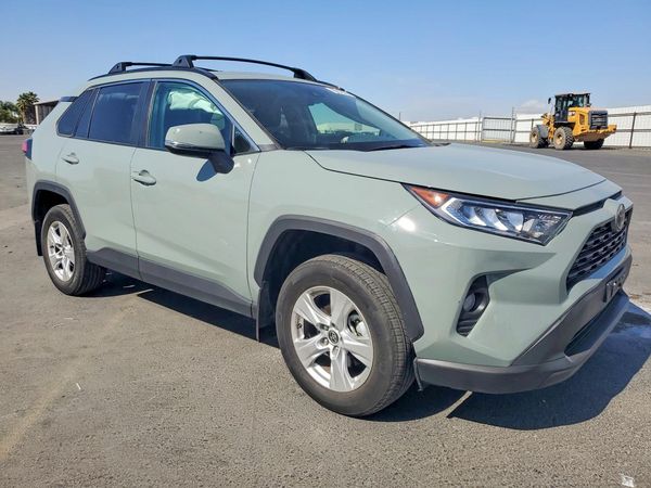 2021 TOYOTA RAV4 XLE