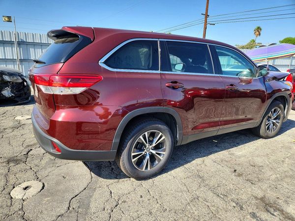 2019 TOYOTA HIGHLANDER LE