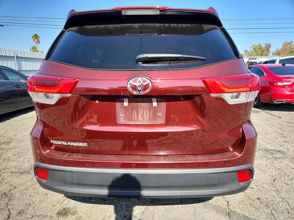 2019 TOYOTA HIGHLANDER LE