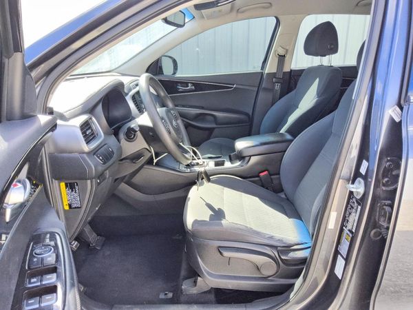 2018 KIA SORENTO L, LX — DENT