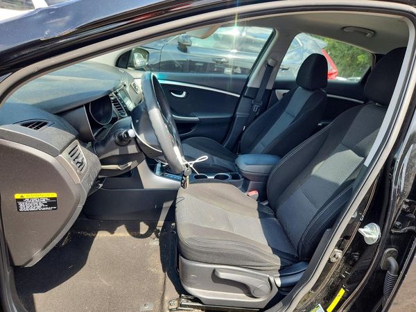 2016 HYUNDAI ELANTRA — DENT