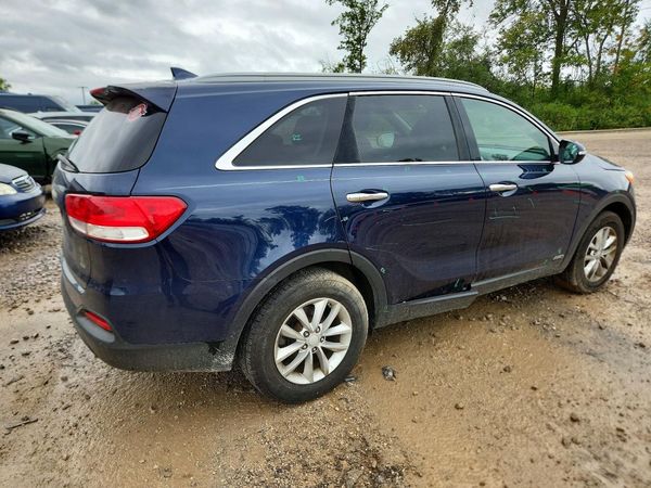 2016 KIA SORENTO L / LX