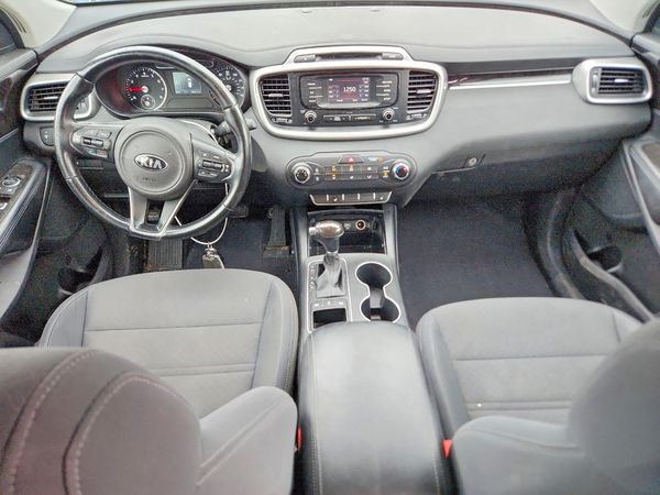 2016 KIA SORENTO L / LX
