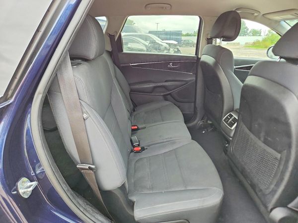 2016 KIA SORENTO L / LX