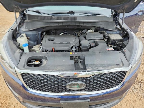 2016 KIA SORENTO L / LX