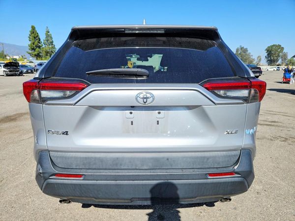 2020 TOYOTA RAV4 XLE Premium — DIRR