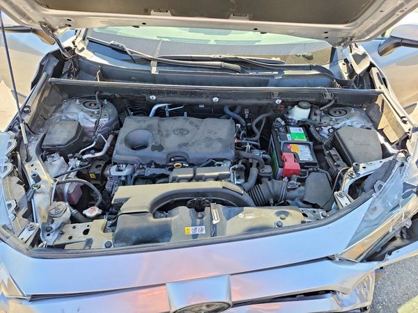 2020 TOYOTA RAV4 XLE Premium — Engine bay