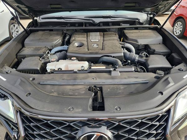 2025 LEXUS LX 600 — Engine bay