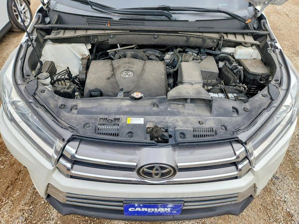 2019 TOYOTA HIGHLANDER — Engine bay