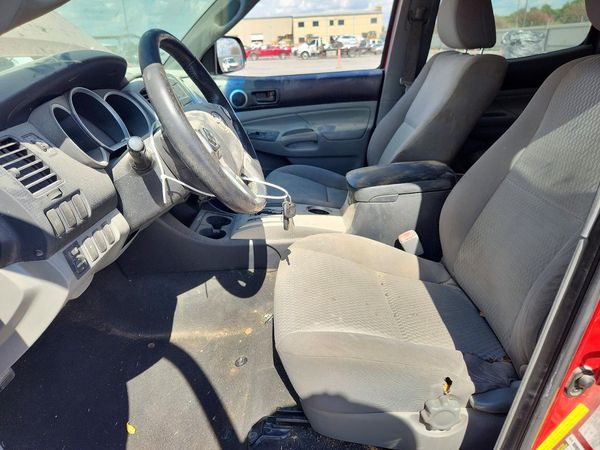 2015 TOYOTA TACOMA Delux Grade