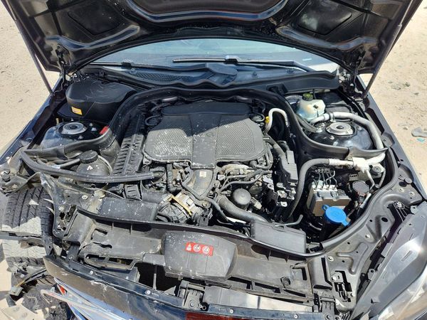 2016 MERCEDES-BENZ E — Engine bay