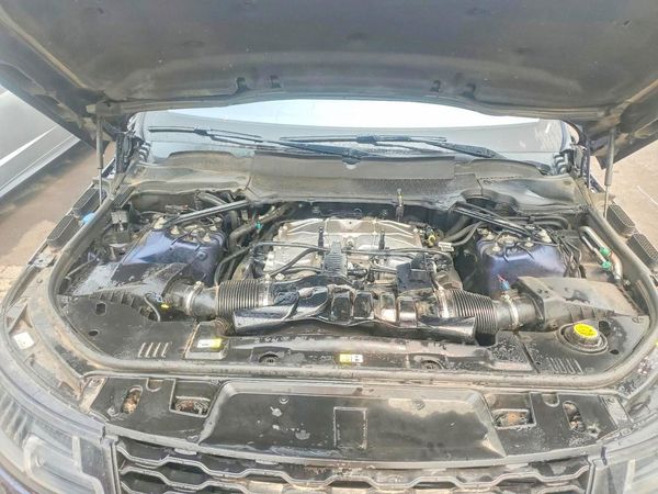 2019 LAND ROVER RANGEROVER HSE — Engine bay