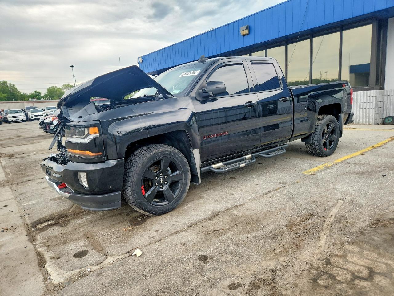 2018 CHEVROLET SILVERADO LT — Front 3/4