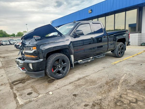 2018 CHEVROLET SILVERADO LT — Front 3/4