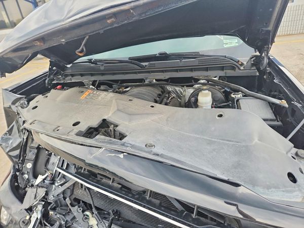 2018 CHEVROLET SILVERADO LT — Engine bay