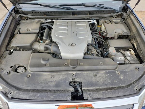 2017 LEXUS GX — Engine bay