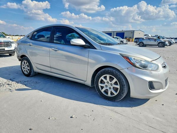 2014 HYUNDAI ACCENT — Passenger 3/4