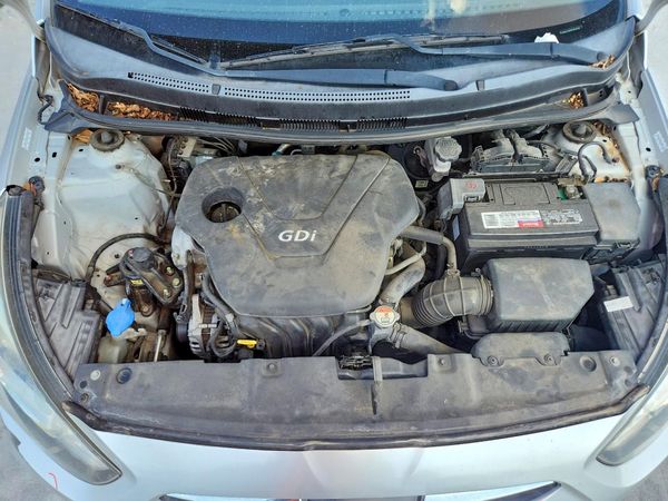 2014 HYUNDAI ACCENT — Engine bay