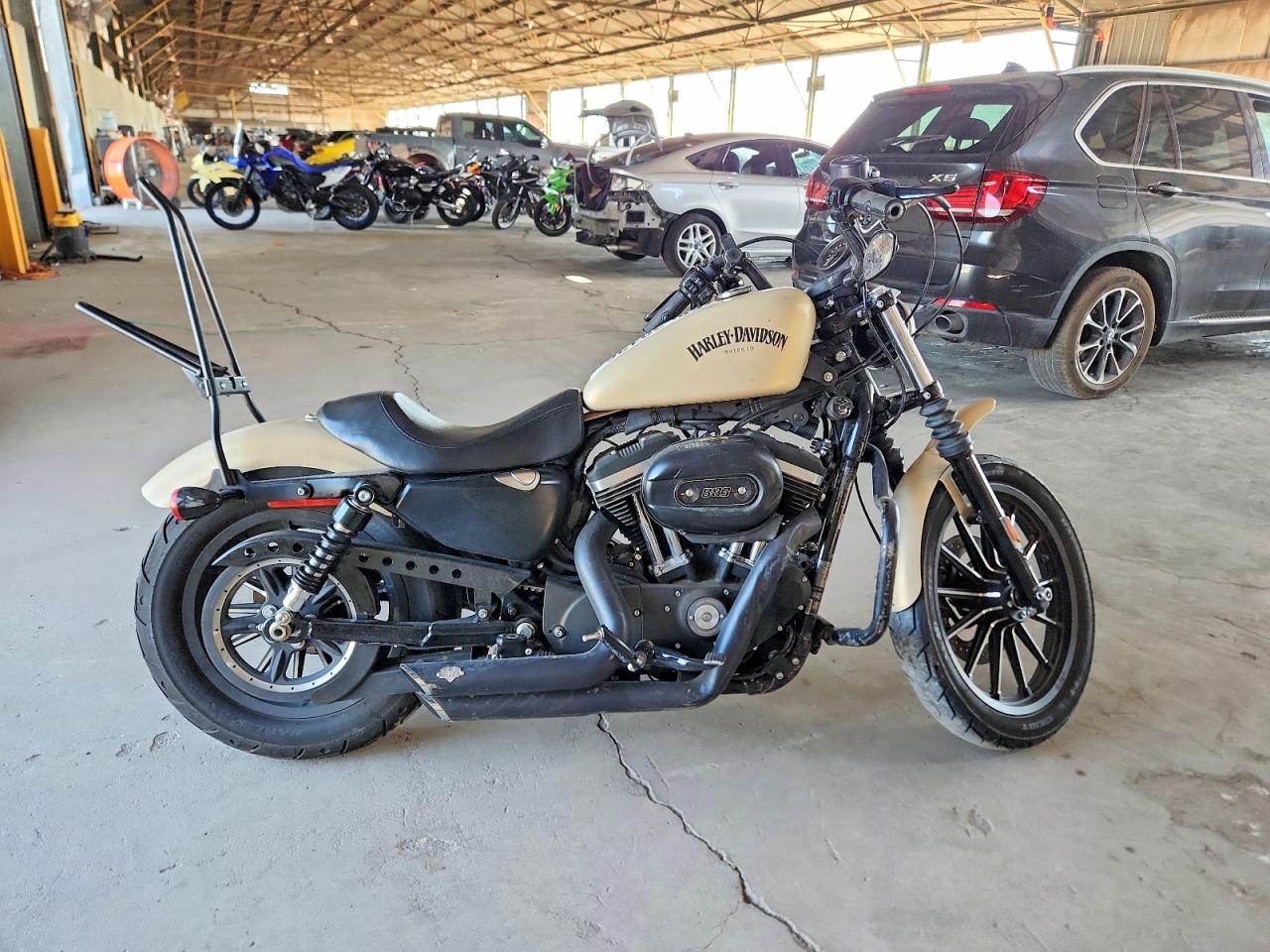 2015 HARLEY-DAVIDSON XL883