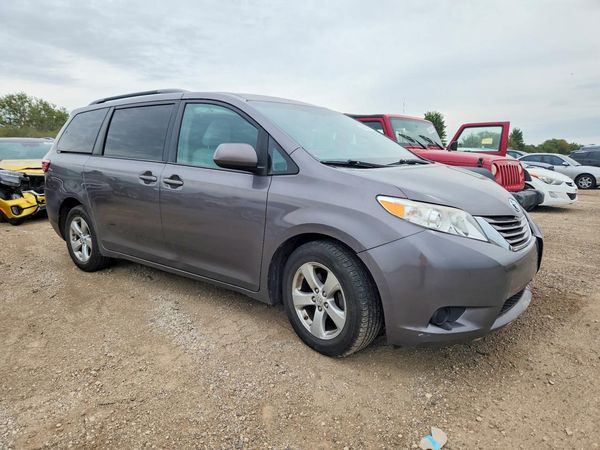 2015 TOYOTA SIENNA