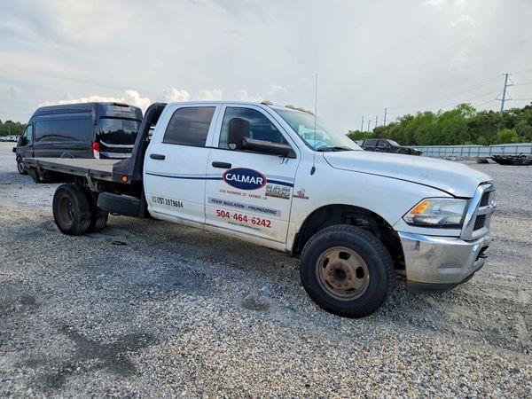 2014 RAM 3500 CREW CAB CHASSIS — Passenger 3/4