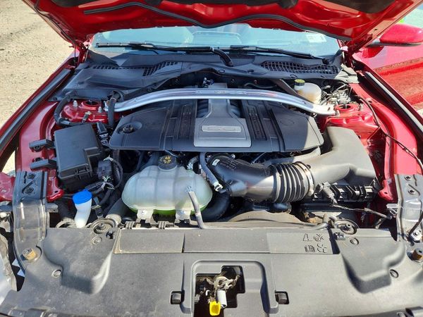 2020 FORD MUSTANG GT Convertible — Engine bay