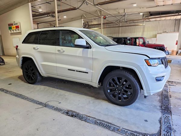 2019 JEEP GRAND CHEROKEE Laredo — Passenger 3/4