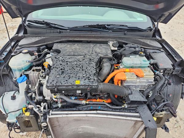 2019 HYUNDAI IONIQ — Engine bay