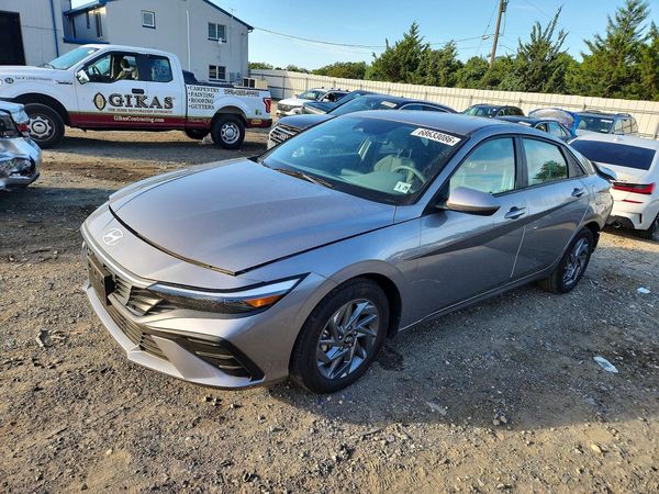 2024 HYUNDAI ELANTRA — Front 3/4