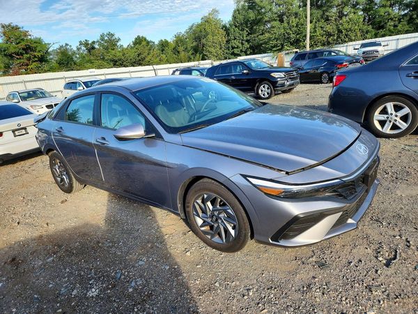 2024 HYUNDAI ELANTRA — Passenger 3/4
