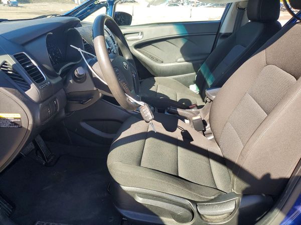 2017 KIA FORTE LX Base — DENT