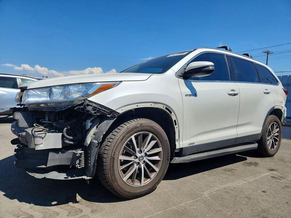 2019 TOYOTA HIGHLANDER — DSFA — Front 3/4