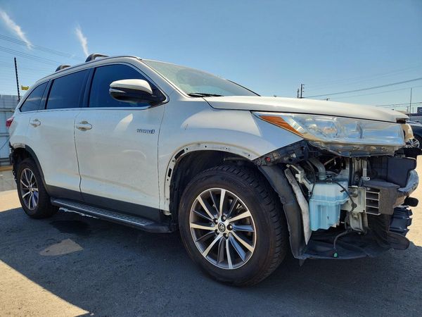 2019 TOYOTA HIGHLANDER XLE Hybrid — Passenger 3/4