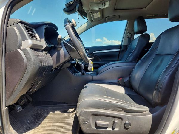 2019 TOYOTA HIGHLANDER XLE Hybrid — DENT