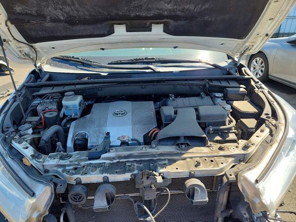 2019 TOYOTA HIGHLANDER XLE Hybrid — Engine bay