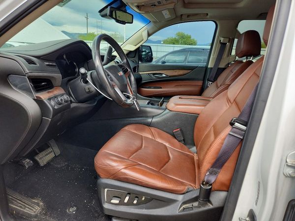 2016 CADILLAC ESCALADE — DENT