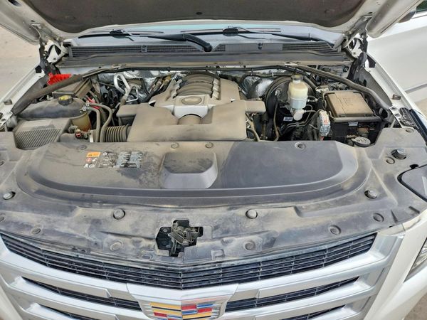 2016 CADILLAC ESCALADE — Engine bay