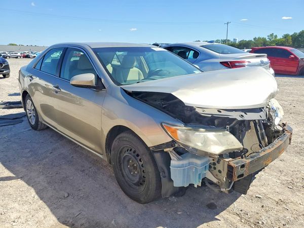 2014 TOYOTA CAMRY