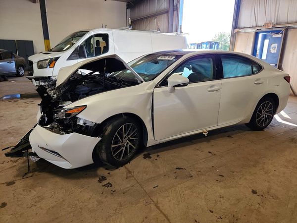 2018 LEXUS ES — DSFA — Front 3/4
