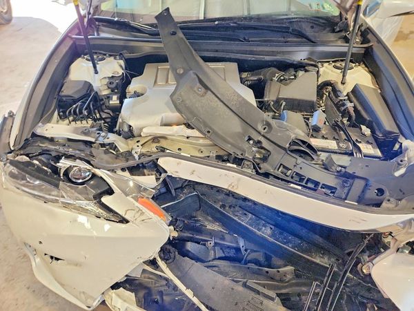 2018 LEXUS ES 350 — Engine bay