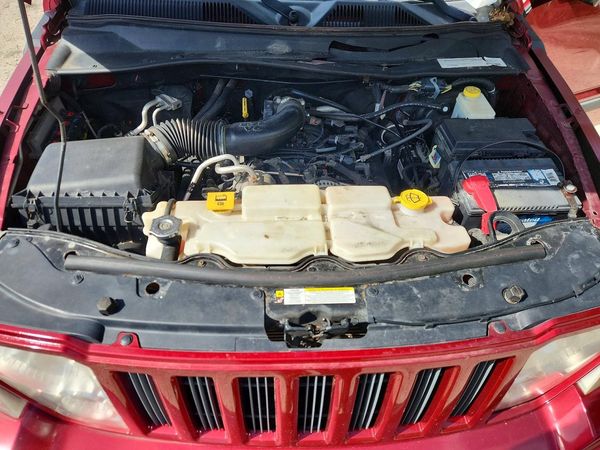 2012 JEEP LIBERTY Sport — Engine bay