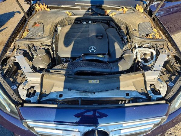 2020 MERCEDES-BENZ E — Engine bay