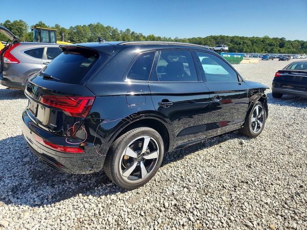 2024 AUDI Q5 S Line quattro Premium