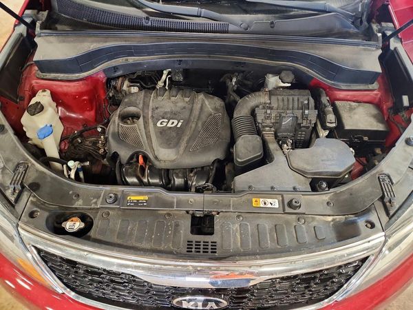 2014 KIA SORENTO — Engine bay