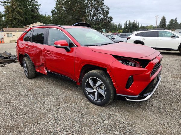 2025 TOYOTA RAV4 SE